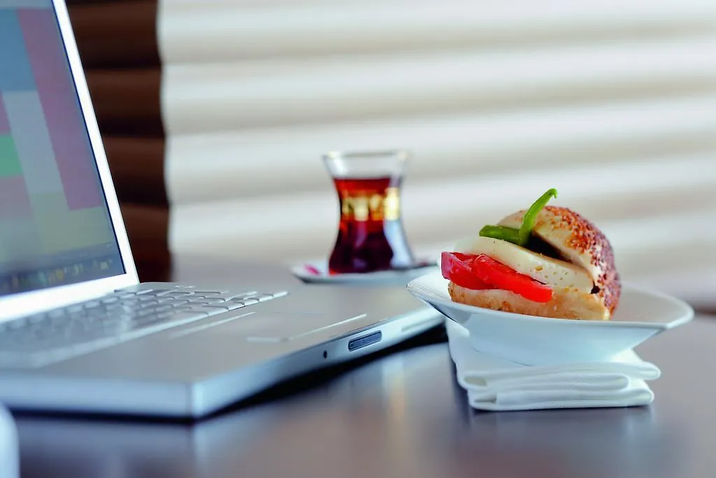 Moevenpick Hotel İzmir 5*,